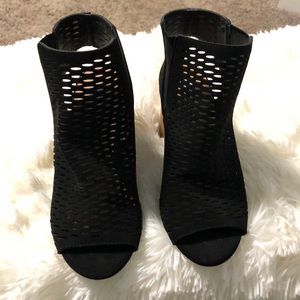 Steve Madden Black Netted Pull On Shoes